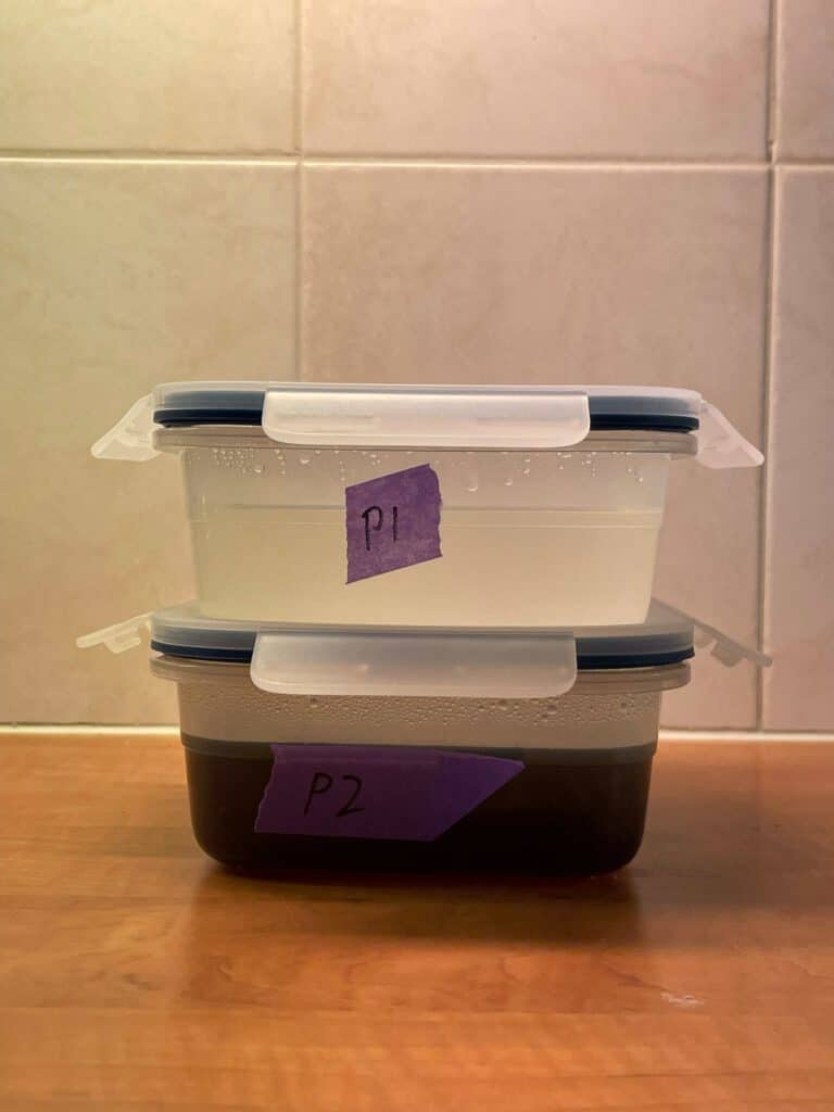 twee soorten pekel, één met kristalsuiker(1) en éém , met basterdsuiker (2)