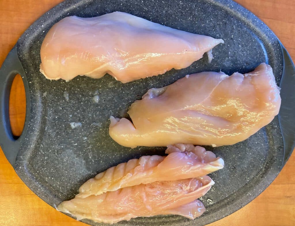 schoon gemaakte kipfilet met kiphaasjes
