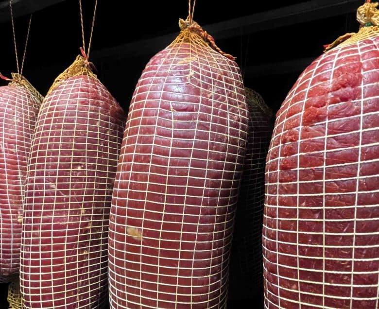 Rookvlees in rookschouw